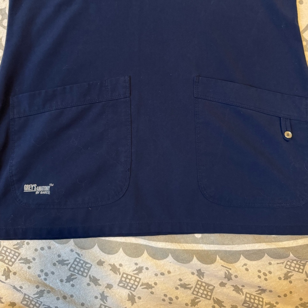 Grey’s Anatomy scrub top - Picture 3 of 3